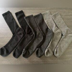 Darn tough wool blend standard crew socks